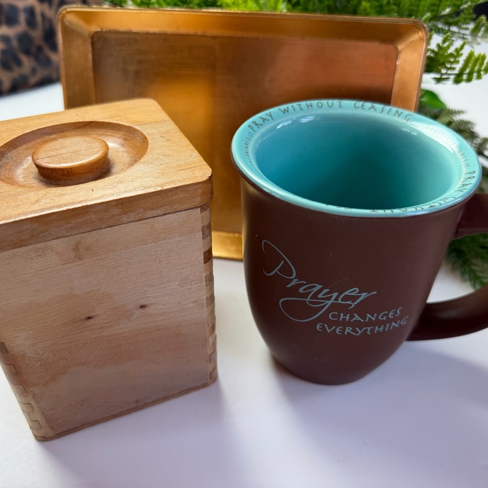 Bundle the 2 Inspirational Brown and Teal Mug with Vintage Rustic Tea Box